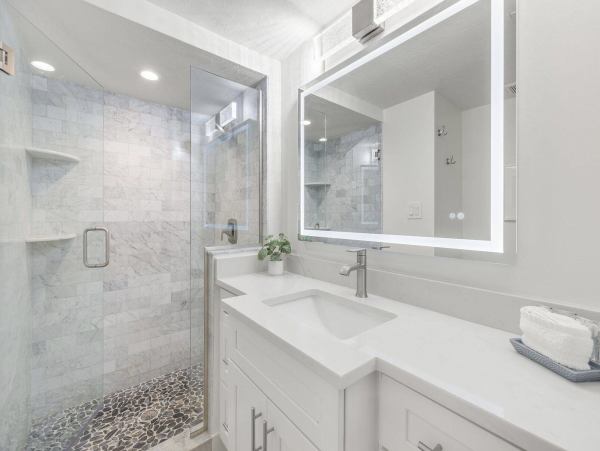 Direct Beachfront Two Bedroom Luxury Condo Sleeps 7