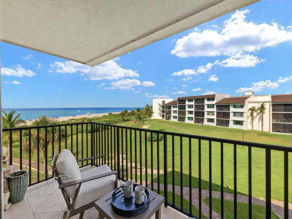 Direct Beachfront Two Bedroom Luxury Condo Sleeps 7