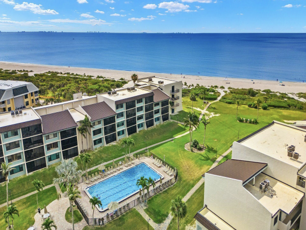 Direct Beachfront Two Bedroom Luxury Condo Sleeps 7