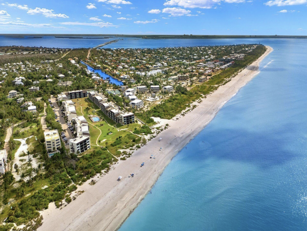 Direct Beachfront Two Bedroom Luxury Condo Sleeps 7