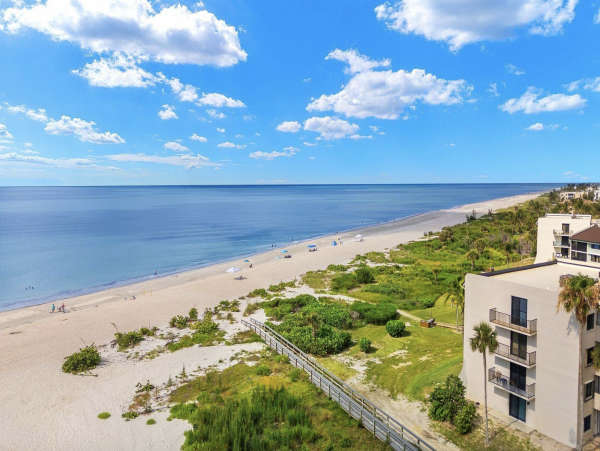 Direct Beachfront Two Bedroom Luxury Condo Sleeps 7