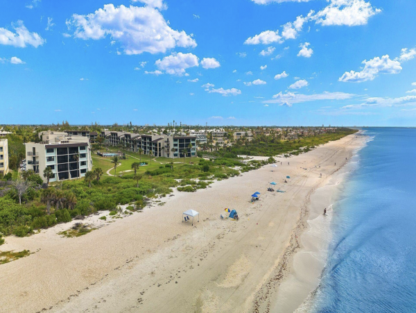 Direct Beachfront Two Bedroom Luxury Condo Sleeps 7