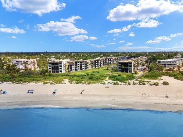 Direct Beachfront Two Bedroom Luxury Condo Sleeps 7