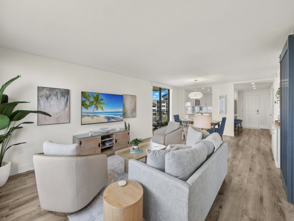 Direct Beachfront Two Bedroom Luxury Condo Sleeps 7