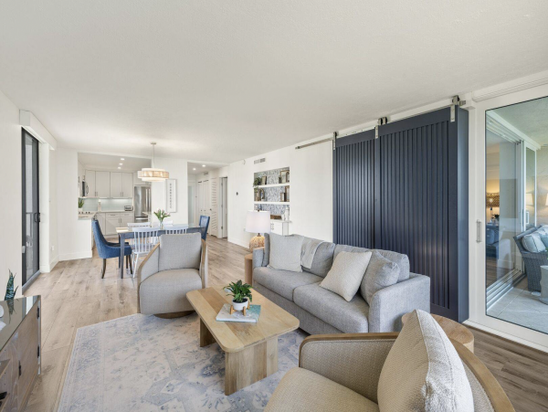 Direct Beachfront Two Bedroom Luxury Condo Sleeps 7