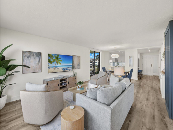 Direct Beachfront Two Bedroom Luxury Condo Sleeps 7