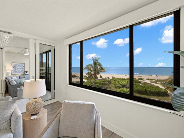 Direct Beachfront Two Bedroom Luxury Condo Sleeps 7