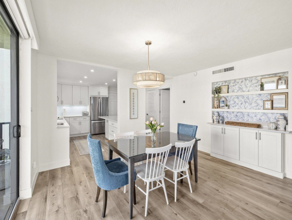 Direct Beachfront Two Bedroom Luxury Condo Sleeps 7