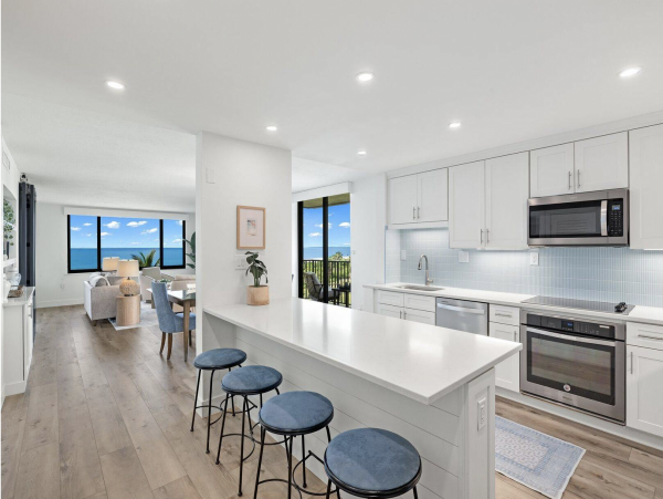 Direct Beachfront Two Bedroom Luxury Condo Sleeps 7