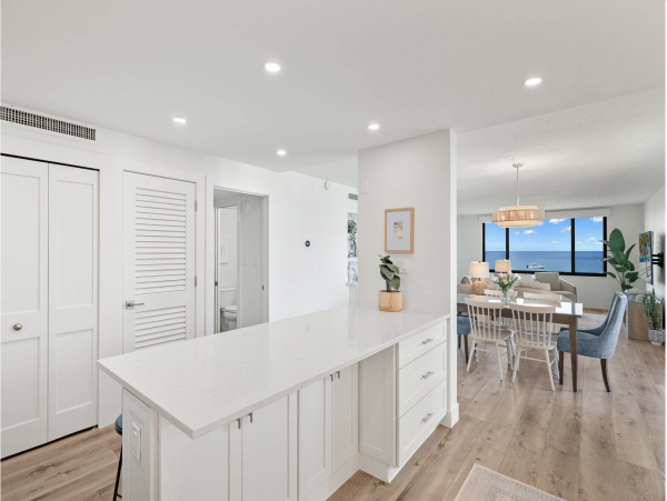 Direct Beachfront Two Bedroom Luxury Condo Sleeps 7