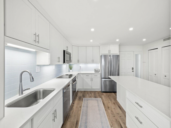 Direct Beachfront Two Bedroom Luxury Condo Sleeps 7