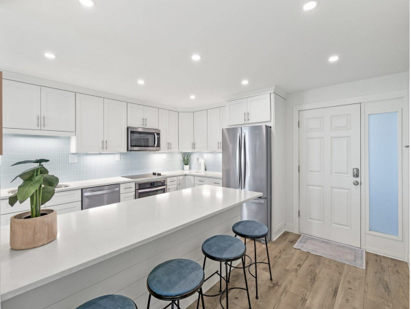 Direct Beachfront Two Bedroom Luxury Condo Sleeps 7