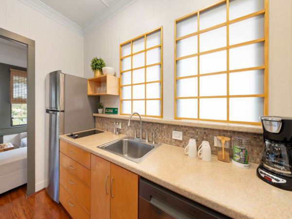 Wailuku Vacation Rental: 3 Beds, Tropical Courtyard, Close to Beaches