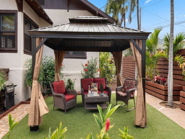 Wailuku Vacation Rental: 3 Beds, Tropical Courtyard, Close to Beaches