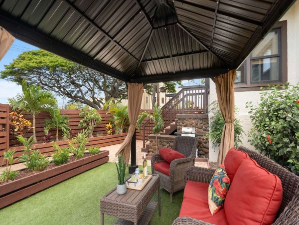Wailuku Vacation Rental: 3 Beds, Tropical Courtyard, Close to Beaches