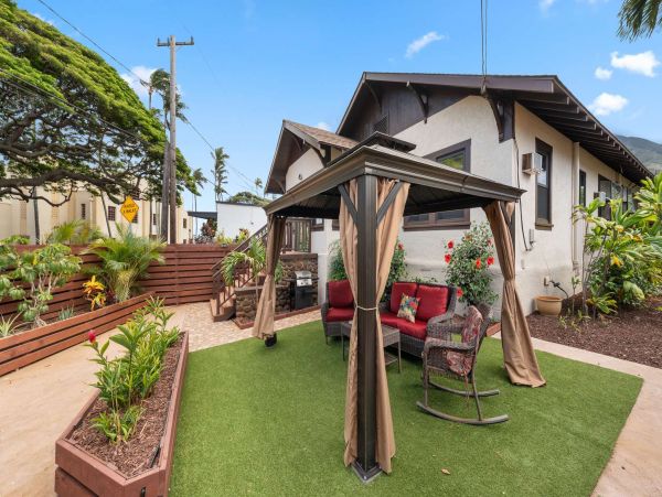 Wailuku Vacation Rental: 3 Beds, Tropical Courtyard, Close to Beaches