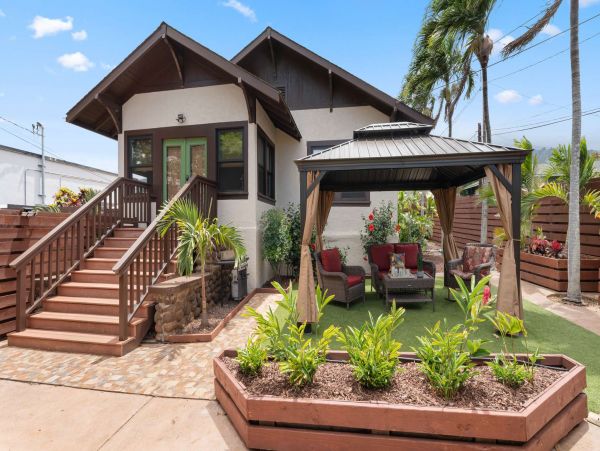 Wailuku Vacation Rental: 3 Beds, Tropical Courtyard, Close to Beaches