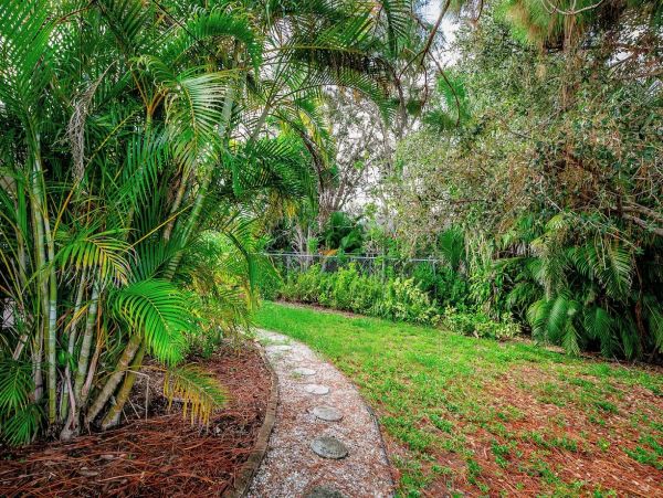 Two Bedroom Close to Beach Vacation Rental in Venice