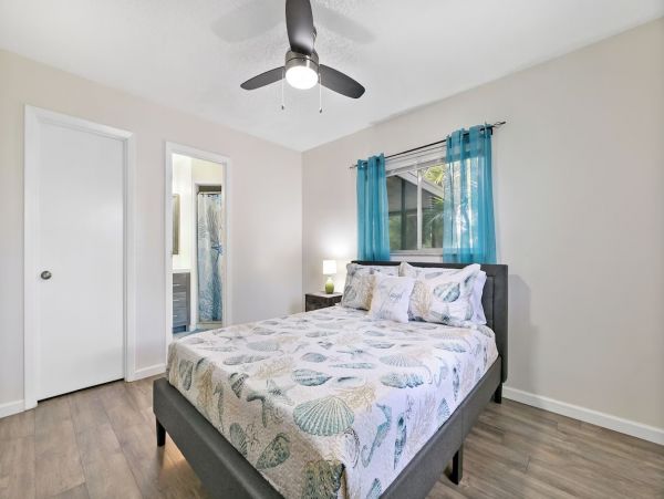 Two Bedroom Close to Beach Vacation Rental in Venice
