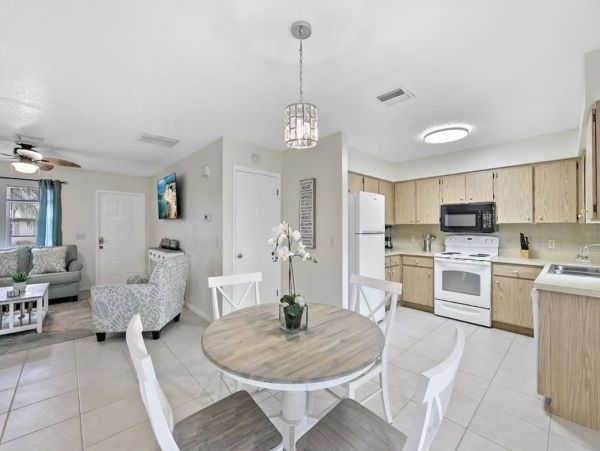 Two Bedroom Close to Beach Vacation Rental in Venice