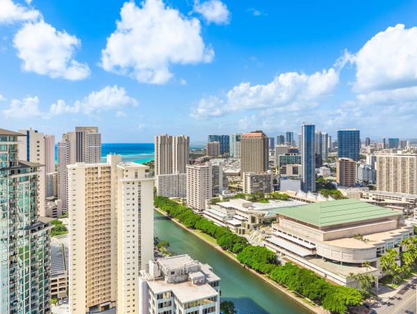 Honolulu Three Bedroom Ocean View Vacation Penthouse