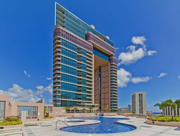 Honolulu Three Bedroom Ocean View Vacation Penthouse