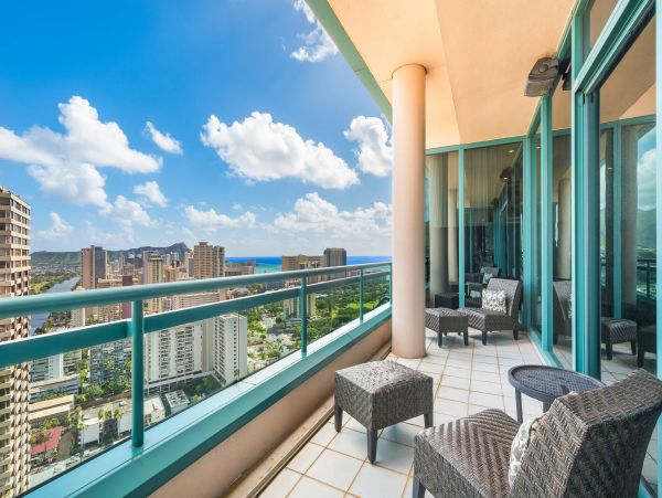 Honolulu Three Bedroom Ocean View Vacation Penthouse