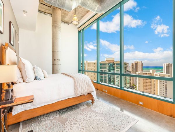 Honolulu Three Bedroom Ocean View Vacation Penthouse