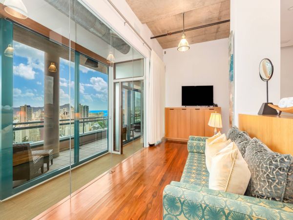 Honolulu Three Bedroom Ocean View Vacation Penthouse