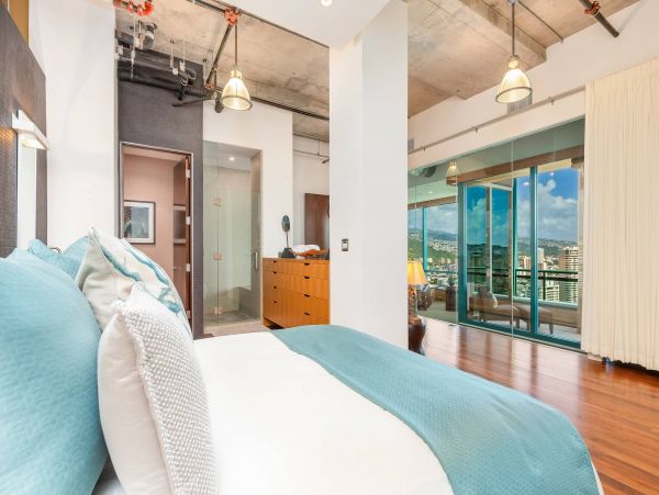 Honolulu Three Bedroom Ocean View Vacation Penthouse