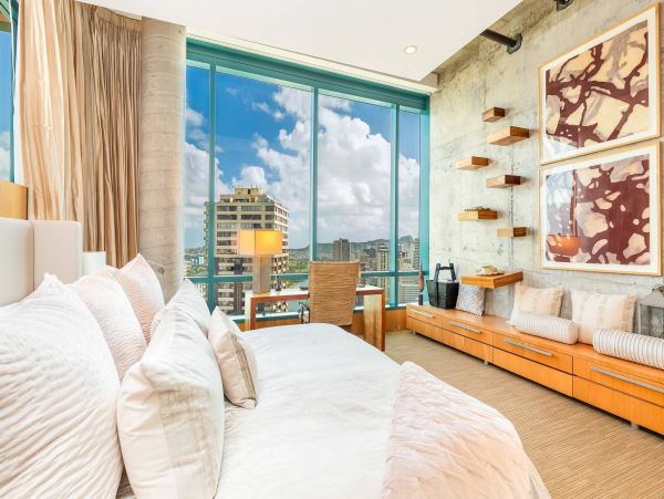 Honolulu Three Bedroom Ocean View Vacation Penthouse