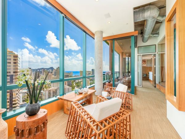 Honolulu Three Bedroom Ocean View Vacation Penthouse