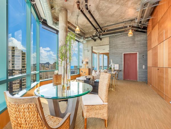 Honolulu Three Bedroom Ocean View Vacation Penthouse