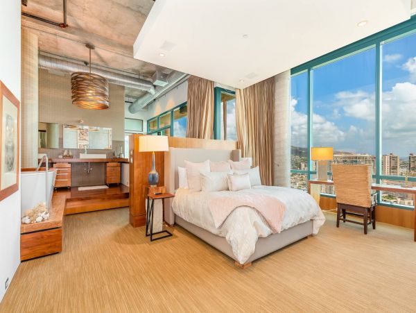 Honolulu Three Bedroom Ocean View Vacation Penthouse