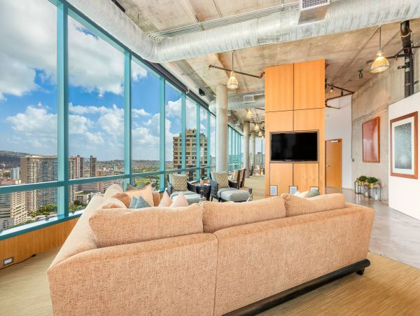 Honolulu Three Bedroom Ocean View Vacation Penthouse