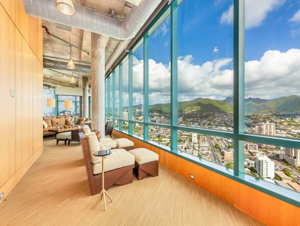 Honolulu Three Bedroom Ocean View Vacation Penthouse