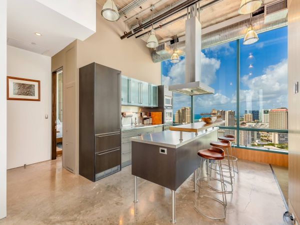Honolulu Three Bedroom Ocean View Vacation Penthouse