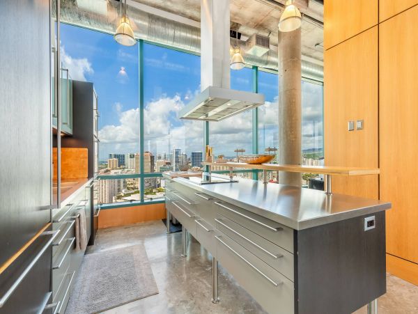 Honolulu Three Bedroom Ocean View Vacation Penthouse