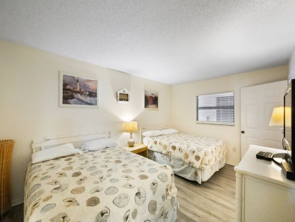 Madeira Beach Condo: Gulf Views and Prime Location