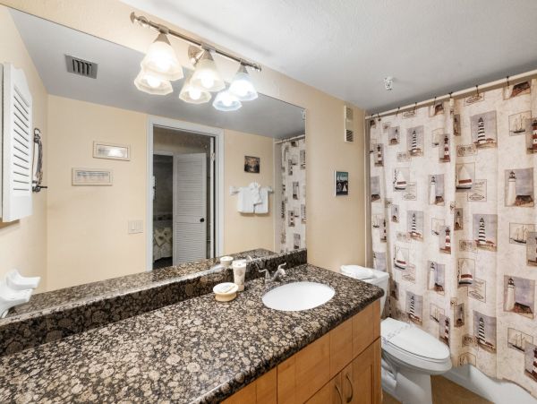 Madeira Beach Condo: Gulf Views and Prime Location