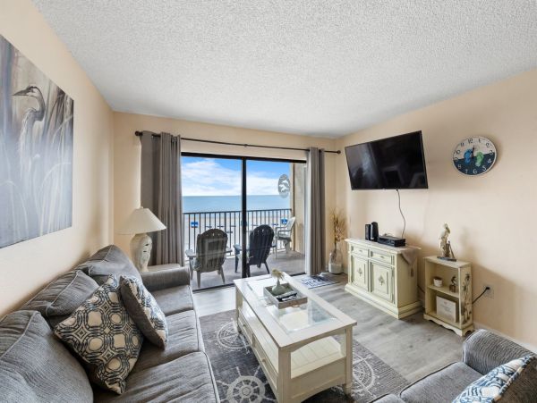 Madeira Beach Condo: Gulf Views and Prime Location