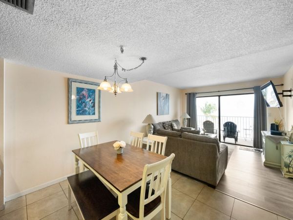 Madeira Beach Condo: Gulf Views and Prime Location
