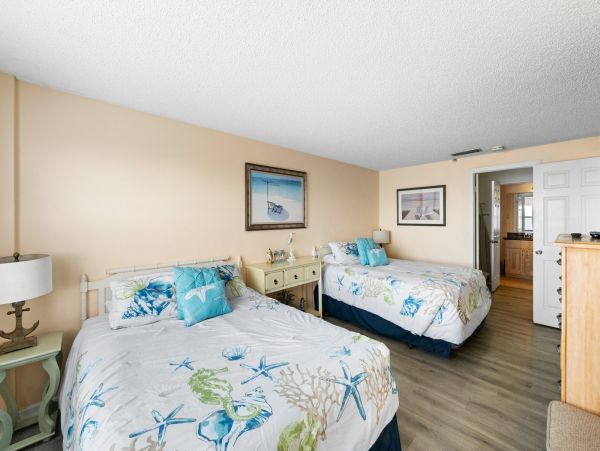 Madeira Beach Condo: Gulf Views and Prime Location