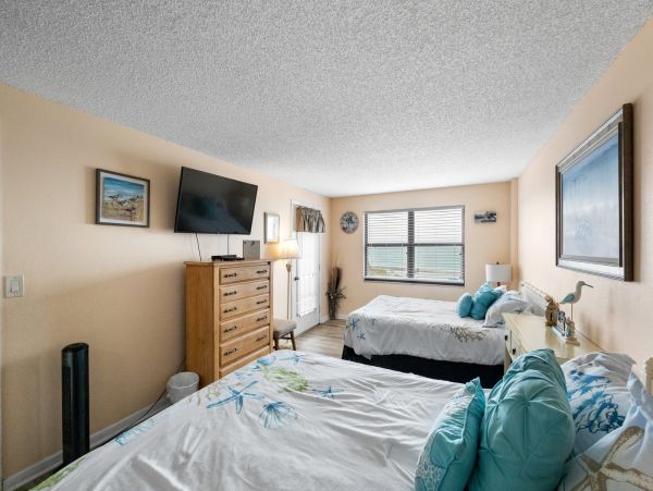 Madeira Beach Condo: Gulf Views and Prime Location