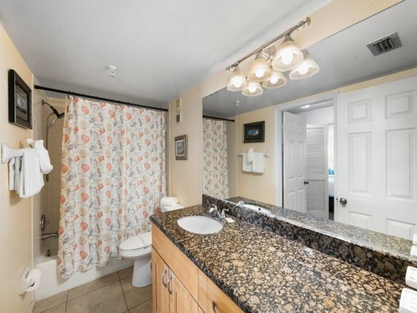 Madeira Beach Condo: Gulf Views and Prime Location