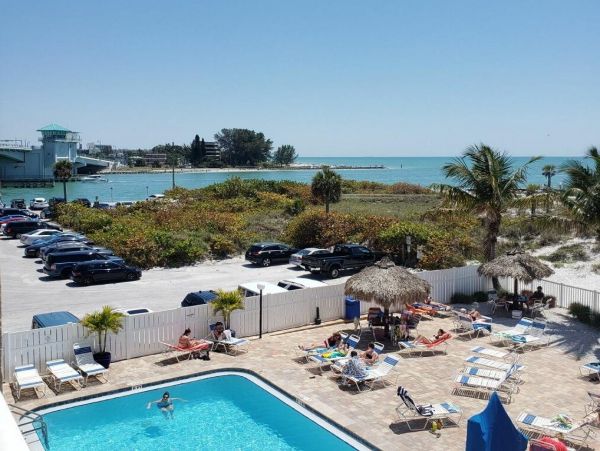 Madeira Beach Condo: Gulf Views and Prime Location