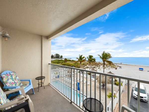 Madeira Beach Condo: Gulf Views and Prime Location