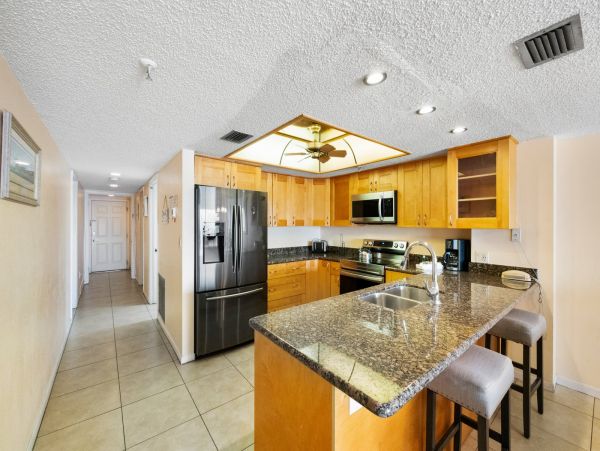 Madeira Beach Condo: Gulf Views and Prime Location