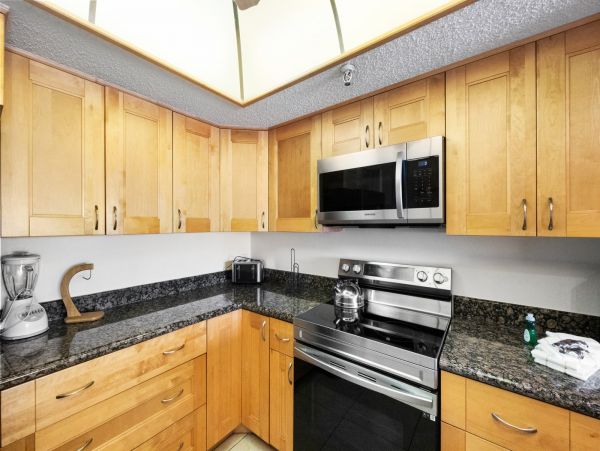 Madeira Beach Condo: Gulf Views and Prime Location