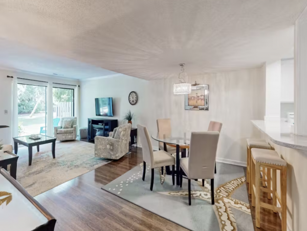 Beautiful Condo with Shared Pool Tennis and Balcony in Hilton Head